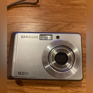 Samsung 10.2 Mega Pixels Digital Camera For Replacement Parts Non Working
